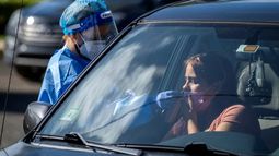 Ómicron tiene 50 nuevas mutaciones respecto del virus original y más 32 mutaciones en el gen S.