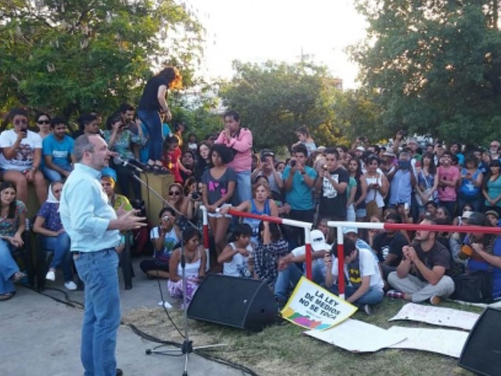 Sabatella en la Plaza de los Inmigrantes