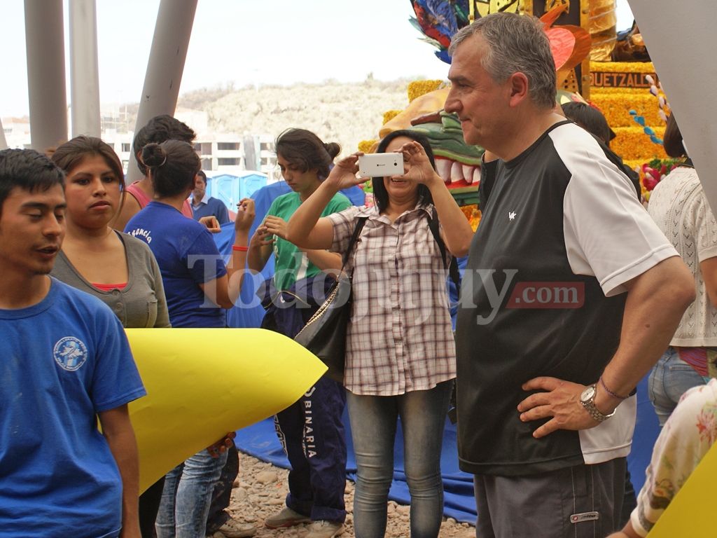 Gerardo Morales recorriendo canchones