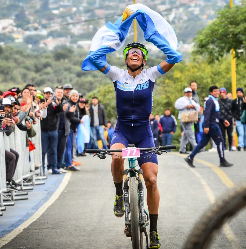 Agustina Apaza, corredora jujeña y representante de la bandera argentina en los eventos deportivos del ciclismo más importantes del mundo