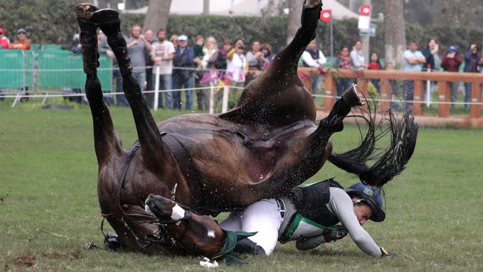 ¡impactante Accidente En Los Panamericanos Un Jinete Fue Aplastado Por Su Caballo Durante La 1430