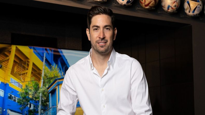 Carlos Abriata, un argentino oriundo de Salta y de 42 años, se graduó como ingeniero industrial en Estados Unidos.