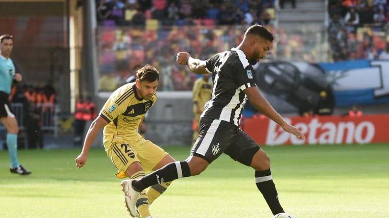 Boca ganó en Santiago, quedó líder y piensa en la Libertadores