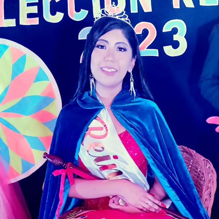 Milena Castillo fue coronada como la nueva restrenaste de Colegio N°1 "Virgen de Punta Corral" de Volcán en la FNE 2023.
