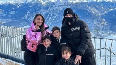 Messi estuvo en un centro de esquí junto a su familia y Antonela Roccuzzo registró el momento con imágenes.&nbsp;