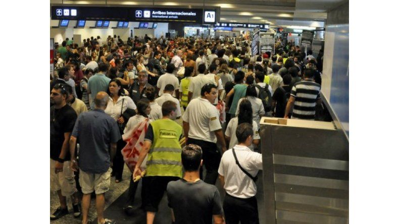 No descartan denunciar penalmente a los aeronáuticos en paro