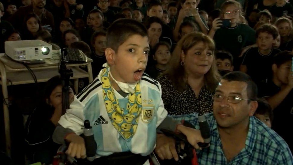 el emotivo momento en que lautaro ve el video que le mando lionel messi