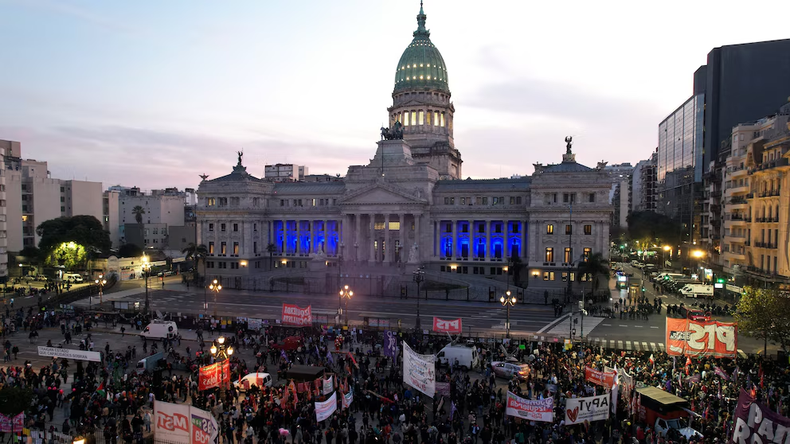 La Emergencia en Discapacidad estará vigente hasta 2026, aunque el Ejecutivo resolvió postergar su ejecución hasta que el Congreso defina cómo se financiará.