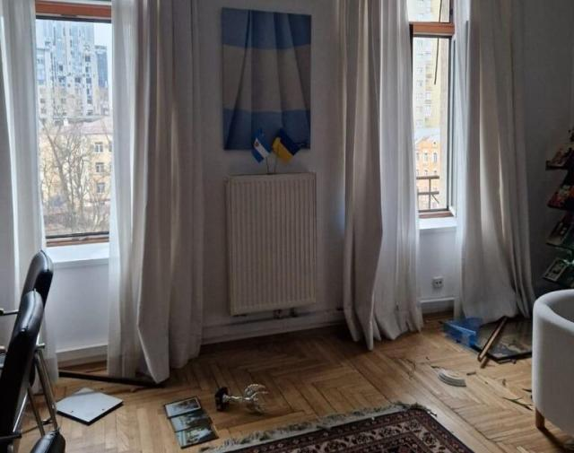 Daños en la Embajada Argentina en Kiev luego del bombardeo ruso