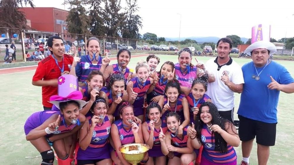 Hockey: Universitario se consagró campeón anual en damas y caballeros