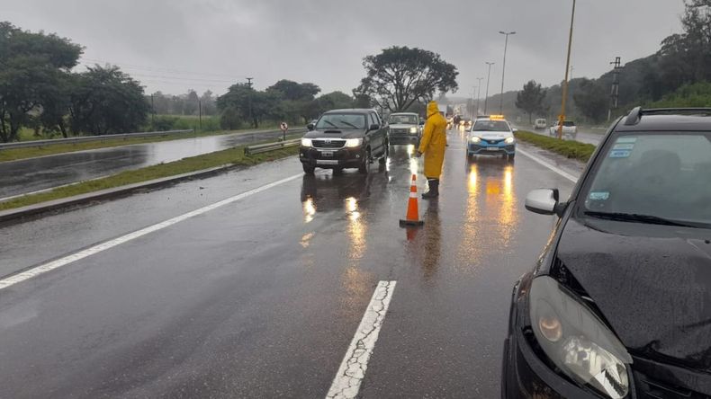 Choque en cadena sobre ruta 66 con tres vehículos involucrados y una maniobra peligrosa