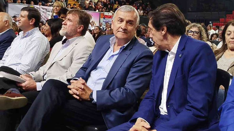 Gerardo Morales y Carlos Sadir en el acto en el estadio Federación Gerardo Morales y Carlos Sadir en el acto en el estadio Federación