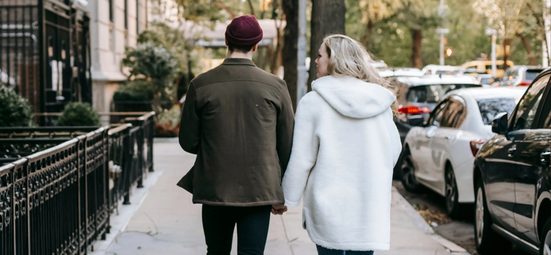 Las mujeres de la Generación Z demuestran tener opiniones menos tradicionales sobre los roles de género, aunque los resultados de la encuesta confirman que esa visión también va calando más entre las jóvenes. 