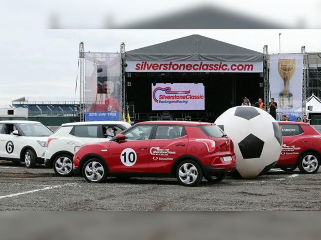 Fútbol sobre autos