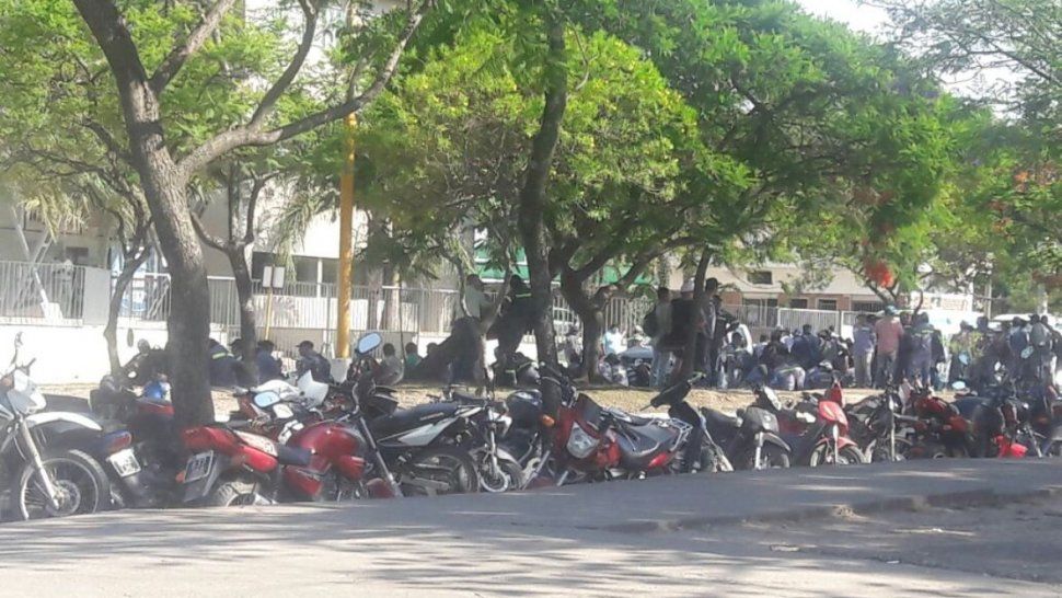 Ingenio La Esperanza: obreros protestan frente a los Tribunales de San Pedro