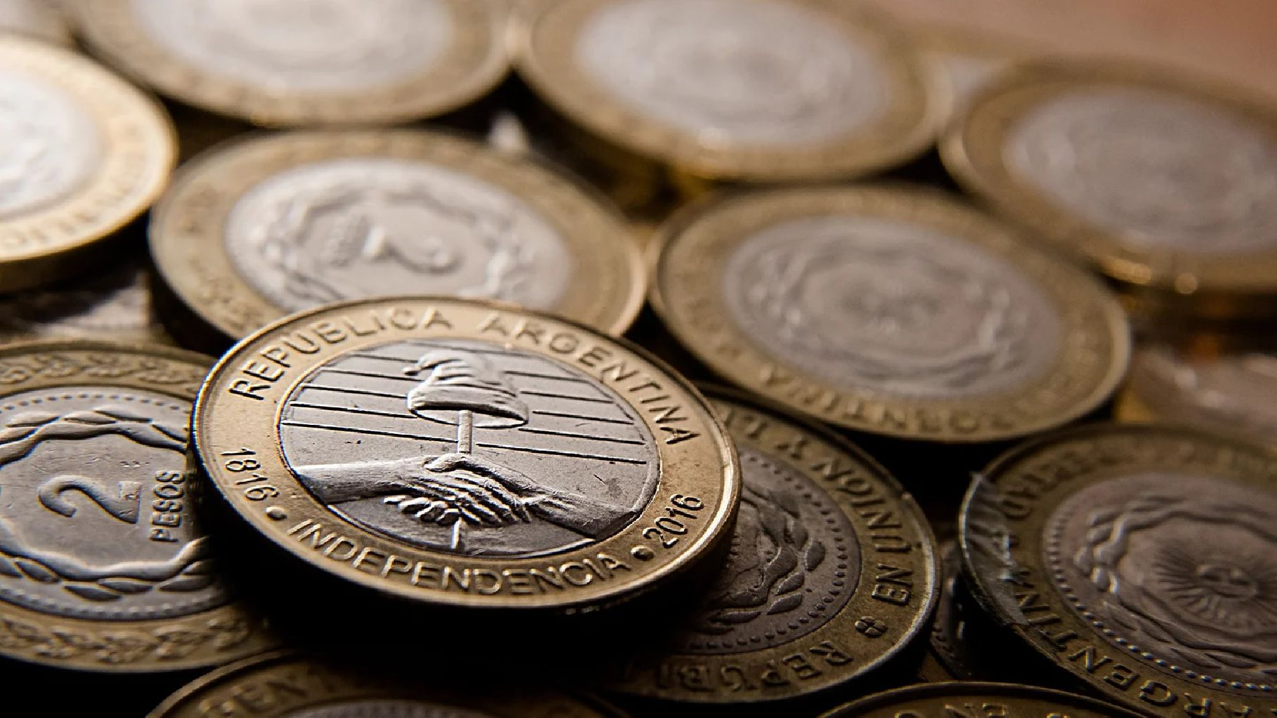 Las monedas se venden en millones de pesos.