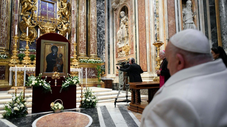 Cada 5 de agosto, los fieles de Roma y los peregrinos conmemoran la Solemnidad de Nuestra Señora de las Nieves en la Basílica Mariana de Santa María la Mayor,&nbsp;