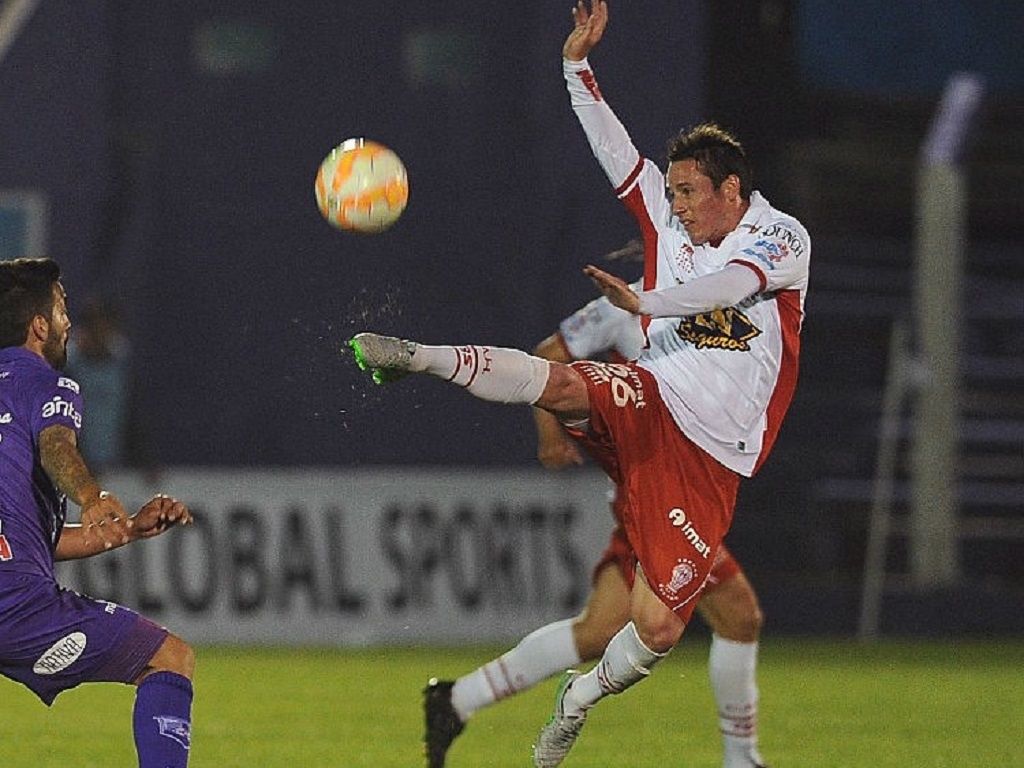 Huracán empató con Defensor