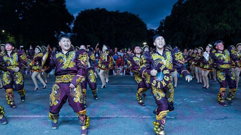 Ya se vive a pleno la primera noche de los Corsos Capitalinos en Avenida Savio Ya se vive a pleno la primera noche de los Corsos Capitalinos en Avenida Savio