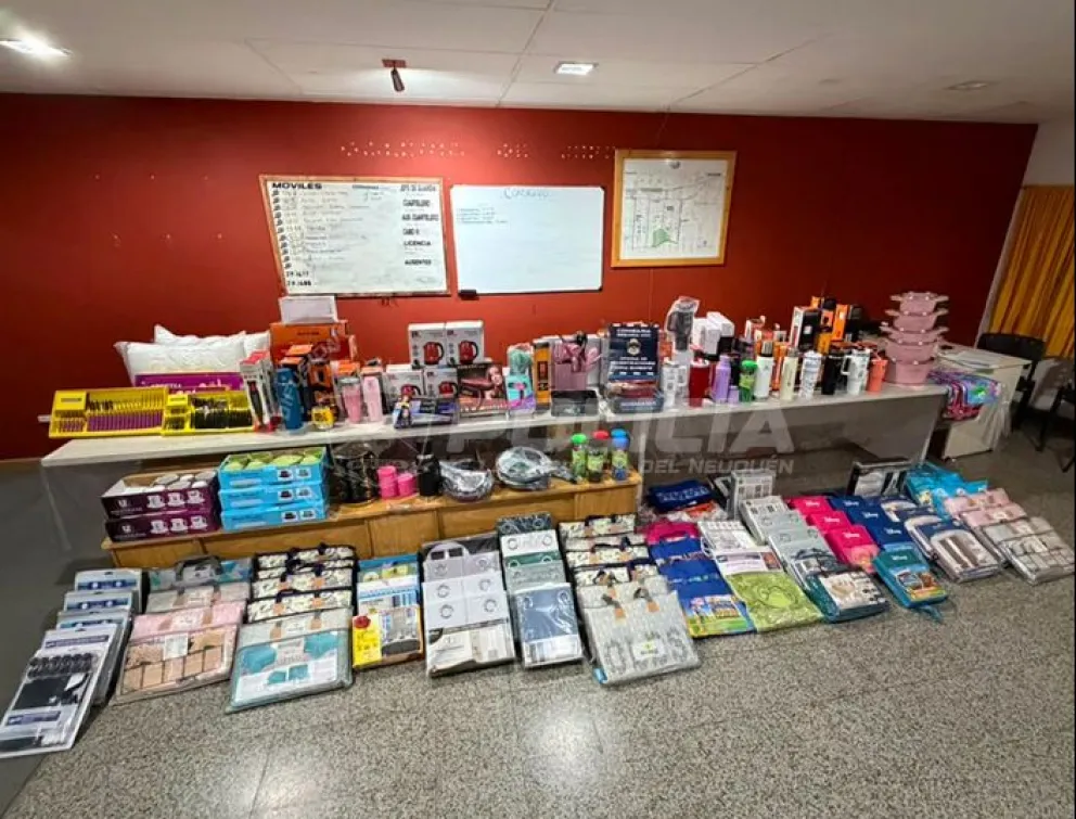 Denunció una estafa en Jujuy y recuperó la mercadería en Neuquén (imágenes de policía de Neuquén)&nbsp;
