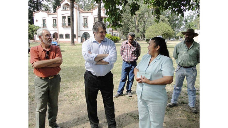 Romarovsky junto a beneficiarios