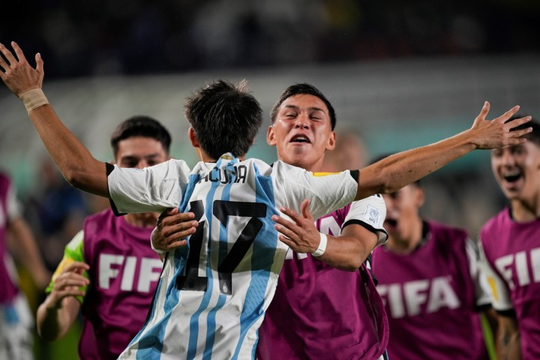 Mundial Sub 17: Argentina venció a Japón con un golazo del Diablito  Echeverri, Los otros festejos fueron de Valentino Acuña y Agustín Ruberto, Página