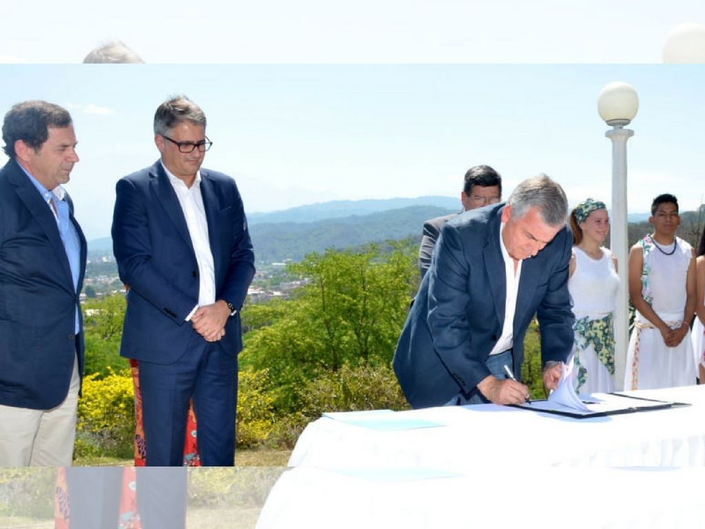 Firma de convenio Morales
