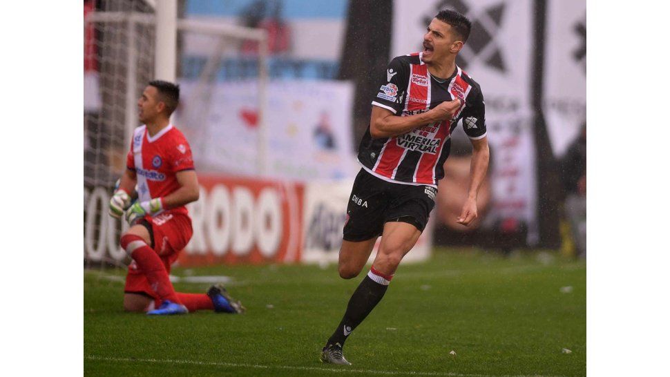 Empató Chacarita