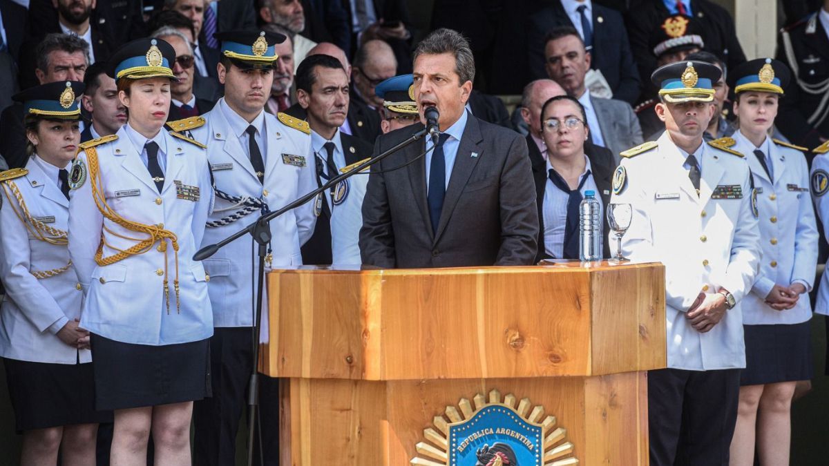 Sergio Massa estuvo presente en el acto por la Semana de la Policía Federal