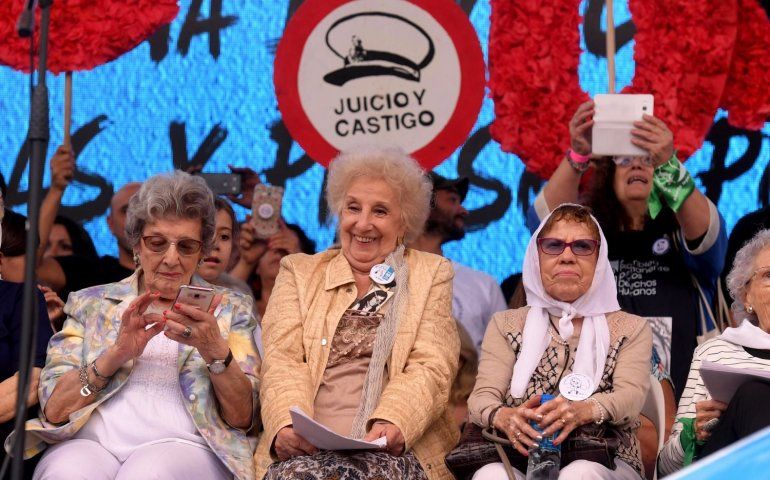 Abuelas de Plaza de Mayo