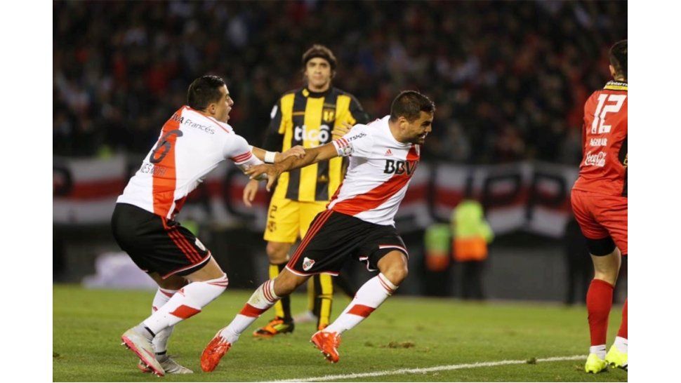 Gabriel Mercado festeja su gol en River
