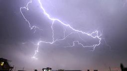 Los autores del estudio detallan que países africanos como Zambia y Uganda tienen algunas de las tasas de mortalidad por tormentas eléctricas más altas del mundo.