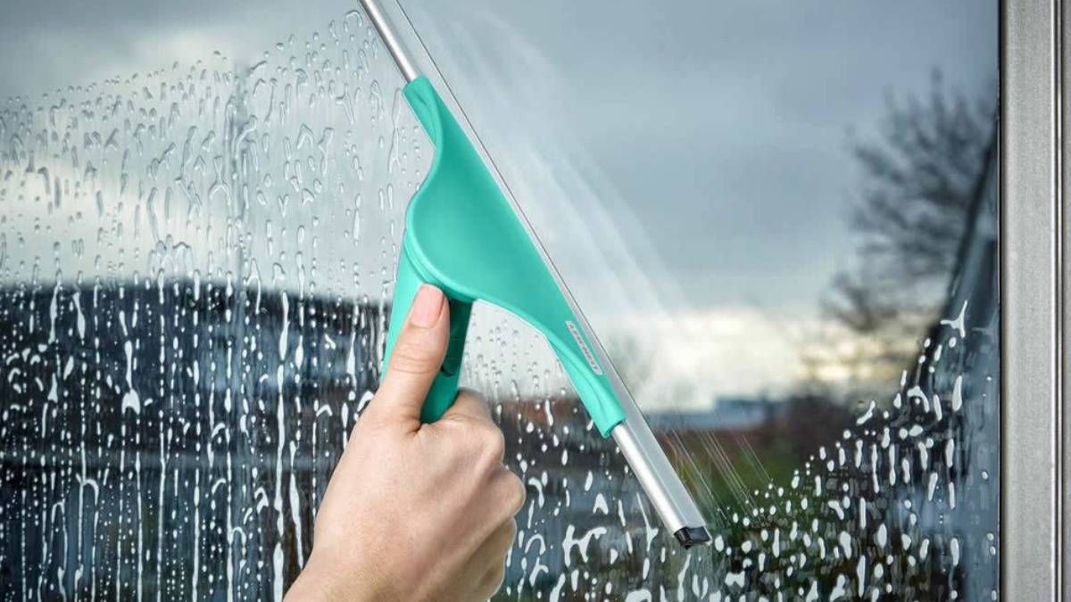 Ni detergente ni químicos: cuáles son los trucos y productos para limpiar los vidrios Ni detergente ni químicos: cuáles son los trucos y productos para limpiar los vidrios