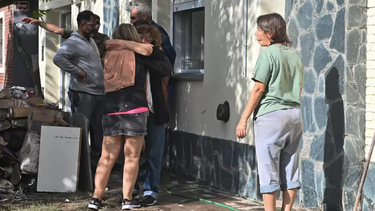 “Lo poco que te queda, lo tenés que cuidar” La información brindada por el fiscal coincide con las quejas de los últimos días por parte de los vecinos. Uno de ellos relató que, tras el temporal, que se vio obligado a quedarse a dormir en su casa inundada para evitar robos.