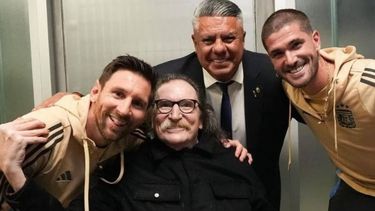 Charly García fue a ver a Lionel Messi en su último partido y emocionó a todos en el Monumental