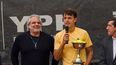 Horacio Alderete con el ganador del torneo
