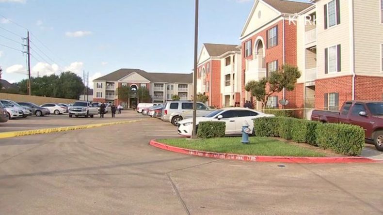 Un adolescente llamó a la Policía el domingo pasado para comunicar que llevaba un año conviviendo con el cuerpo de su hermano fallecido.