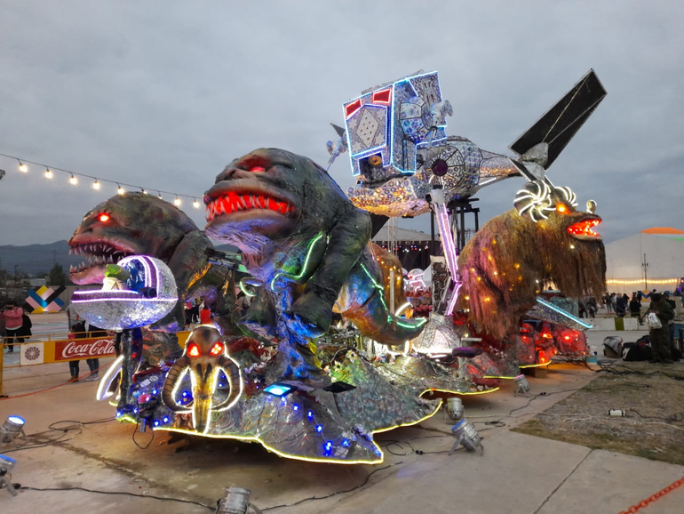 Carroza de la EET de Palpalá en la Fiesta Nacional de los Estudiantes 2021