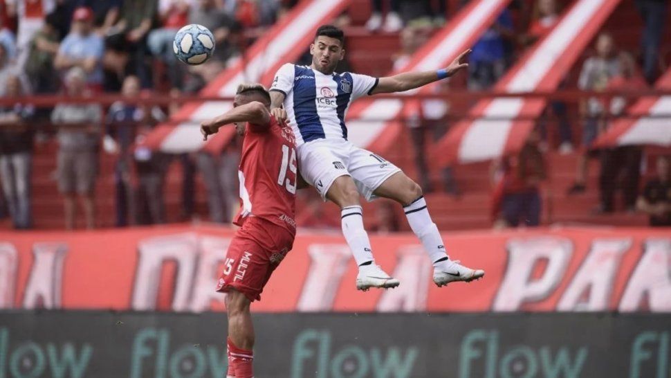 Argentinos Juniors venció a Talleres y sigue en lo más alto de la Superliga