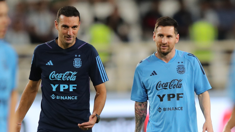 Lionel Messi y Lionel Scaloni (Archivo)