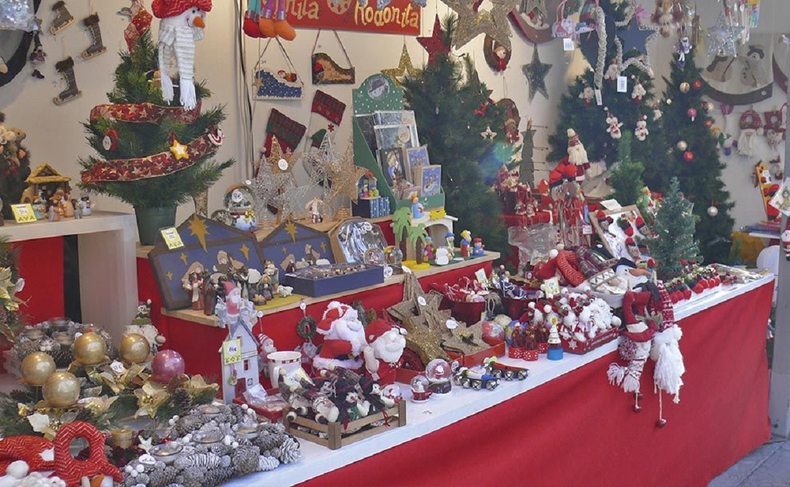 Feria navideña en San Salvador de Jujuy.