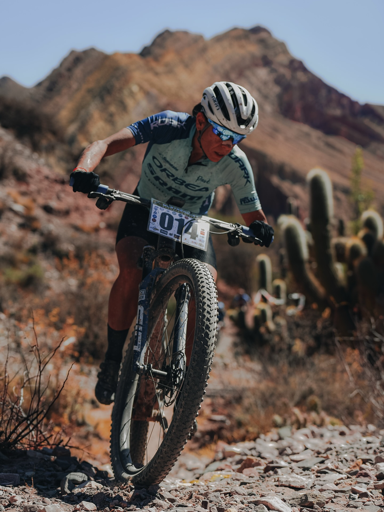 Agustina Apaza, corredora jujeña y representante de la bandera argentina en los eventos deportivos del ciclismo más importantes del mundo