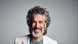 Está inspirada en la fascinante y peculiar historia del periodista José de Zer.