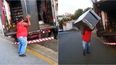 El hombre traslada las cosas encima de su hombro y lo bautizaron Hulk.