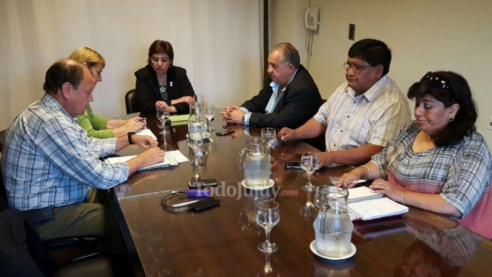 Los gremios docentes intentan llegar a un acuerdo con el Gobierno