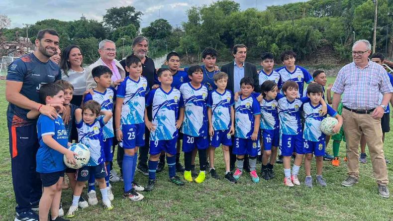 El Club Tiro y Gimnasia inauguró la iluminación en las canchas de fútbol