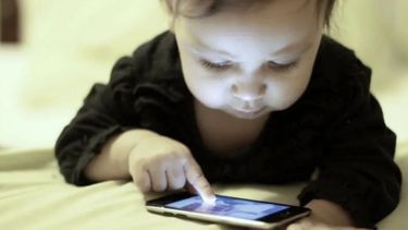 Recomiendan el mínimo de uso en pantallas en niños.