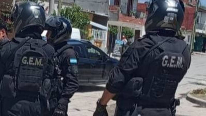 Una rápida intervención del Grupo Especial Motorizado (GEM) evitó un episodio de violencia doméstica en el barrio Malvinas, en San Salvador de Jujuy