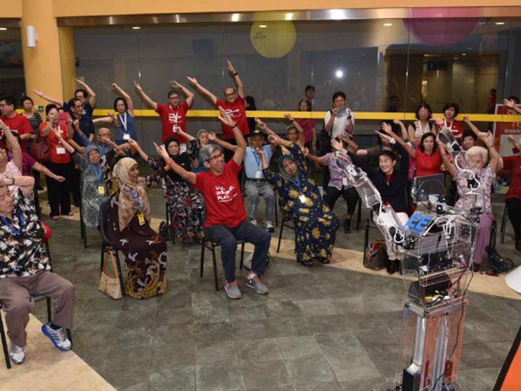 El RoboCoach dirige a los participantes