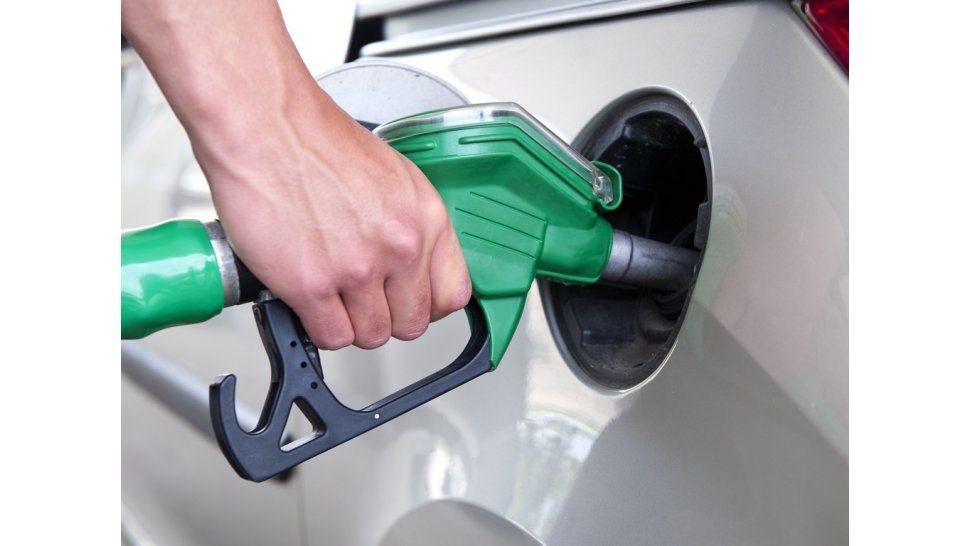 Aumentó el combustible: la súper es 10% más cara y la premium, 12%
